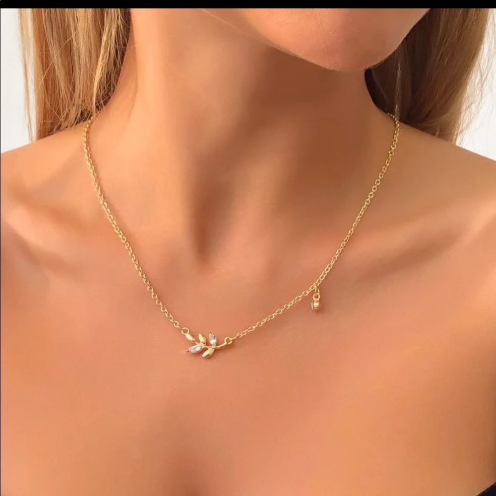 🆕 Rhinestone Leaf Necklace